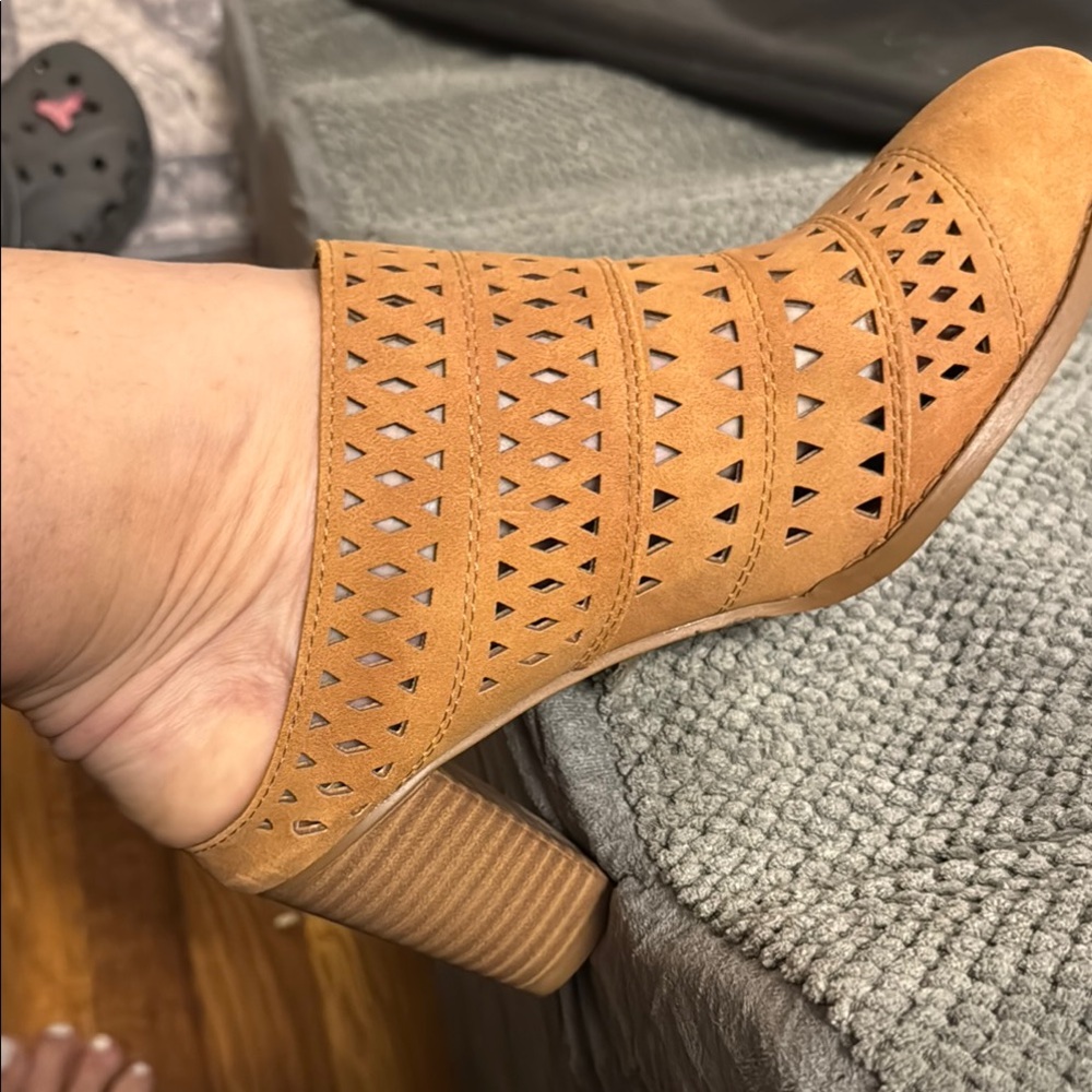 Women's Tan Block Heel Sandals